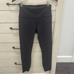 lululemon athletica Black Patterned Leggings.  I don’t know the size